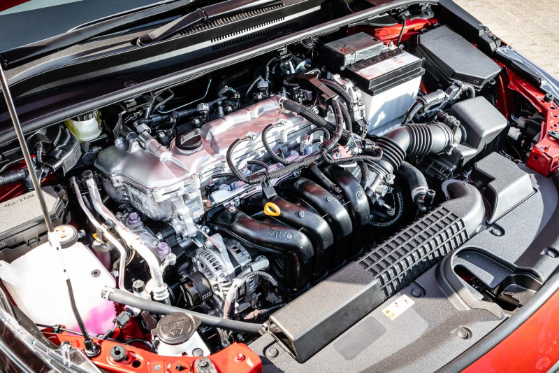 「新型カローラの1.8Lガソリンエンジンは、パワフルな走りとリーズナブルな価格設定が魅力【新型カローラ試乗記】」の5枚目の画像