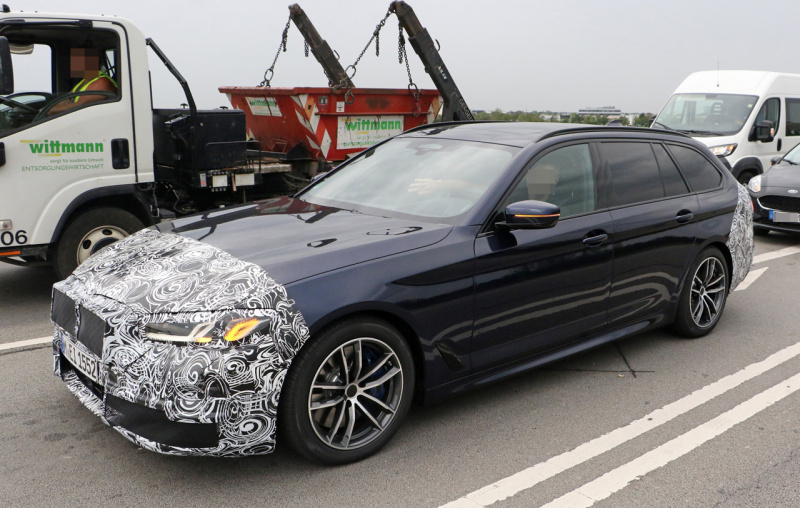「BMW 5シリーズ ツーリング、大幅改良でワイドタッチスクリーン搭載へ！」の2枚目の画像