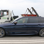 「BMW 5シリーズ ツーリング、大幅改良でワイドタッチスクリーン搭載へ！」の3枚目の画像ギャラリーへのリンク
