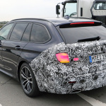 「BMW 5シリーズ ツーリング、大幅改良でワイドタッチスクリーン搭載へ！」の6枚目の画像ギャラリーへのリンク