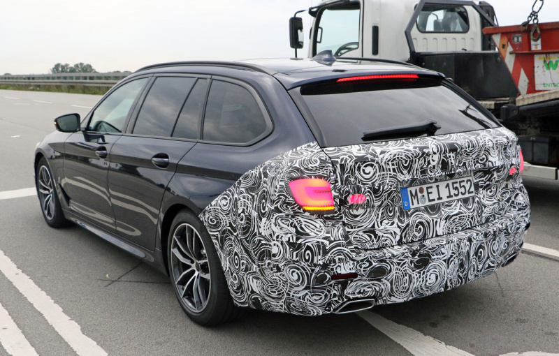 「BMW 5シリーズ ツーリング、大幅改良でワイドタッチスクリーン搭載へ！」の6枚目の画像