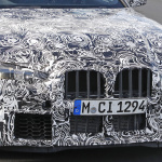 奇っ怪な擬装に隠されたデザインは？　新型BMW M3がニュルで高速テストを開始 - BMW M3 Open grille 3