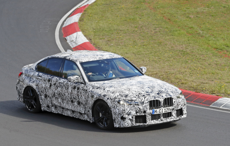 「奇っ怪な擬装に隠されたデザインは？　新型BMW M3がニュルで高速テストを開始」の5枚目の画像