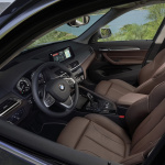 「BMW X1がマイナーチェンジ。存在感を増した顔つきになり、10.25インチタッチ式ディスプレイを搭載【新車】」の1枚目の画像ギャラリーへのリンク