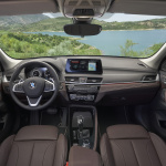 「BMW X1がマイナーチェンジ。存在感を増した顔つきになり、10.25インチタッチ式ディスプレイを搭載【新車】」の3枚目の画像ギャラリーへのリンク