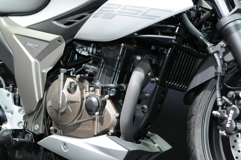 「油冷エンジンで軽量、コンパクト、シンプルが魅力のSUZUKI GIXXER＆GIXXER SF【東京モーターショー2019】」の5枚目の画像