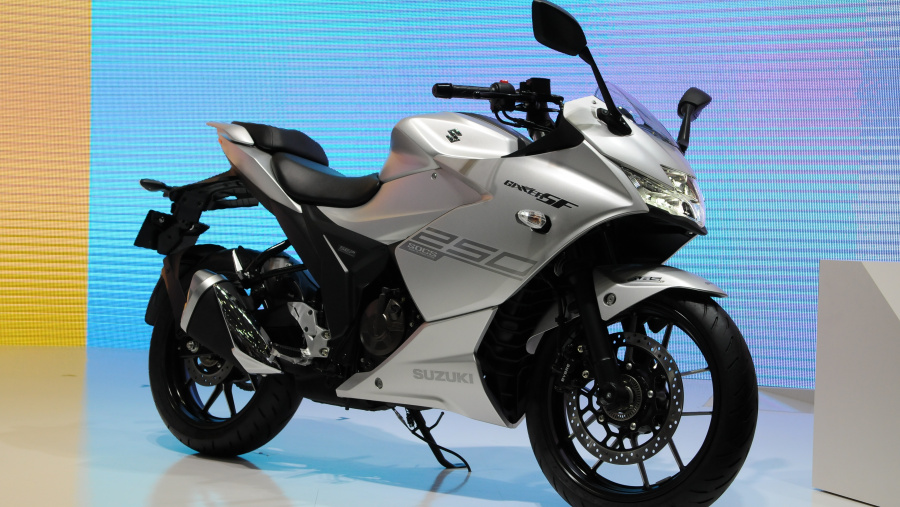 油冷エンジンで軽量 コンパクト シンプルが魅力のsuzuki Gixxer Gixxer Sf 東京モーターショー19 Clicccar Com