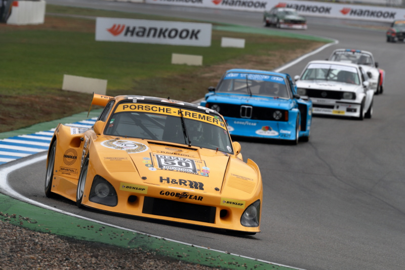 「懐かしのレーシングカーが大集合。栄光のマシンたちによるデモランとレースが開催【SUPER GT・DTM交流戦】」の11枚目の画像