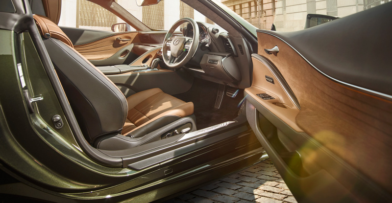 「レクサスLCの限定車「“PATINA Elegance”」はエレガントな「L-ANILINE」本革シートを採用し、上質な乗り心地を獲得【レクサスLC試乗記】」の7枚目の画像