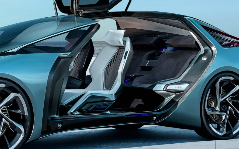 「レクサスが将来のEVを示唆するコンセプトカーを公開。自動運転で航続距離は500kmに【東京モーターショー2019】」の4枚目の画像