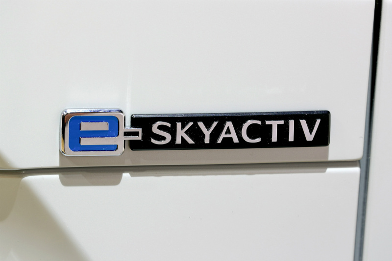 「マツダMX-30（エムエックス・サーティー）が初公開！　マツダ初の量産EVは観音開きドアだった!!【東京モーターショー2019】」の8枚目の画像