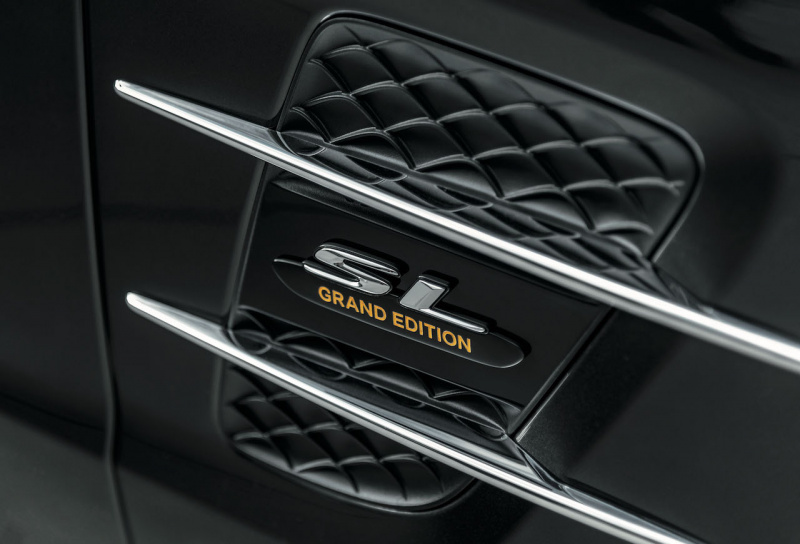 「快適装備とABCサスペンションが備わった特別仕様車、メルセデス・ベンツ「SL 400 Grand Edition」が登場【新車】」の5枚目の画像