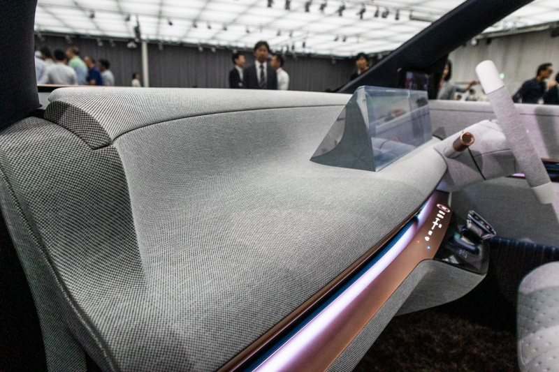 「新開発EVプラットフォームを使った「ニッサン IMk」は、将来の軽自動車像を提案する意欲作【東京モーターショー2019】」の3枚目の画像