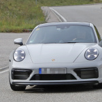 新型ポルシェ 911にハイパフォーマンスモデル「GTS」設定へ！　911とはフロントフェイスを差別化 - Porsche 911 992 GTS 10