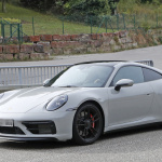 新型ポルシェ 911にハイパフォーマンスモデル「GTS」設定へ！　911とはフロントフェイスを差別化 - Porsche 911 992 GTS 12