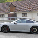 新型ポルシェ 911にハイパフォーマンスモデル「GTS」設定へ！　911とはフロントフェイスを差別化 - Porsche 911 992 GTS 15