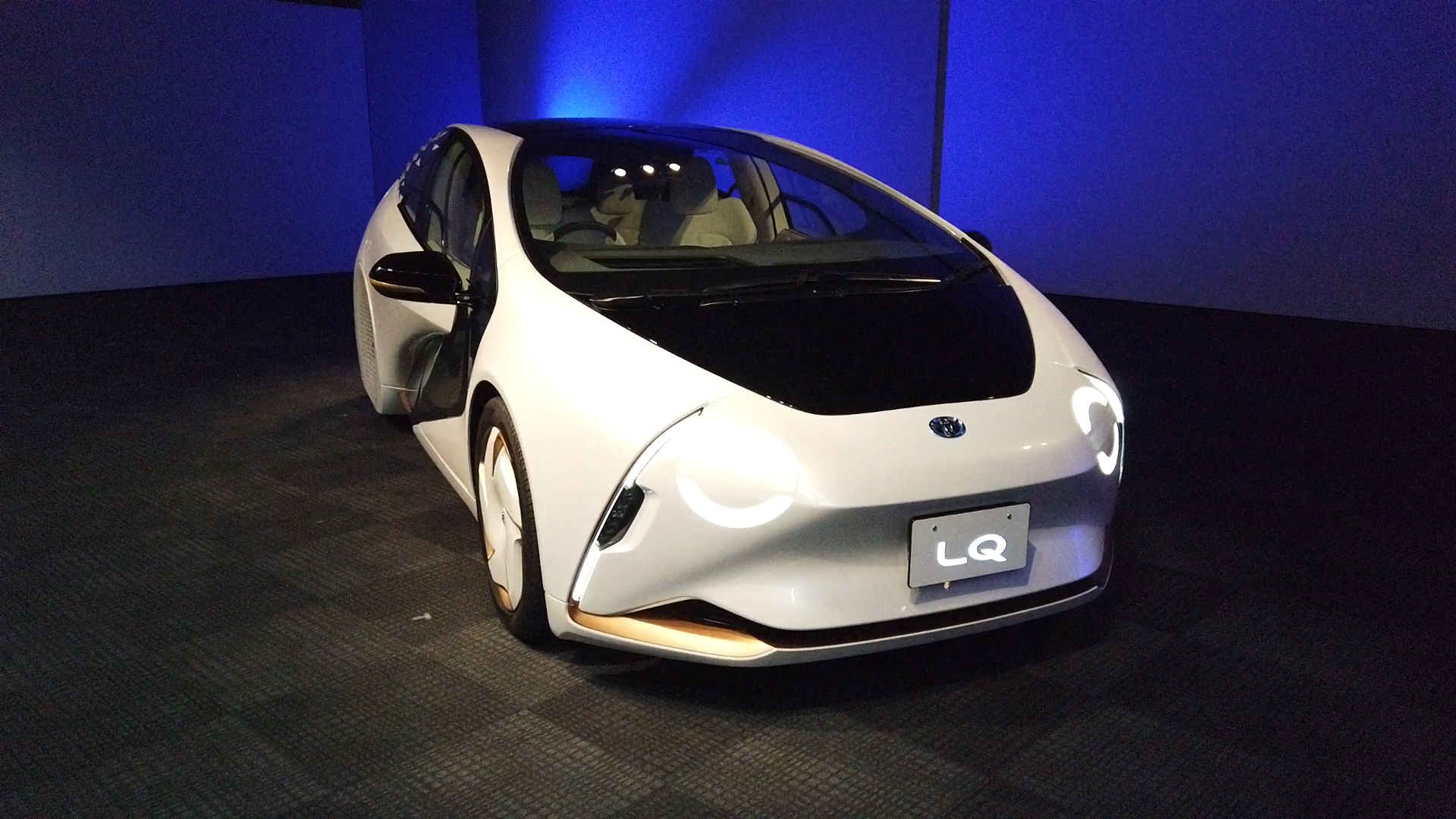 公道を走れるコンセプトカー!? リアルな造りのEV「トヨタ LQ」【東京