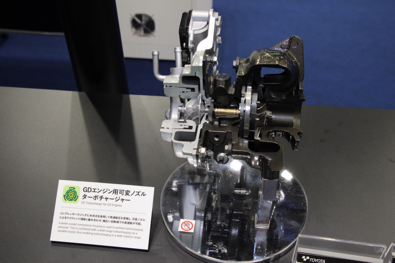 「豊田自動織機は新型グランエースに積まれている2.8Lディーゼルエンジンなどの圧縮技術と電動車の電源活用を紹介【東京モーターショー2019】」の10枚目の画像