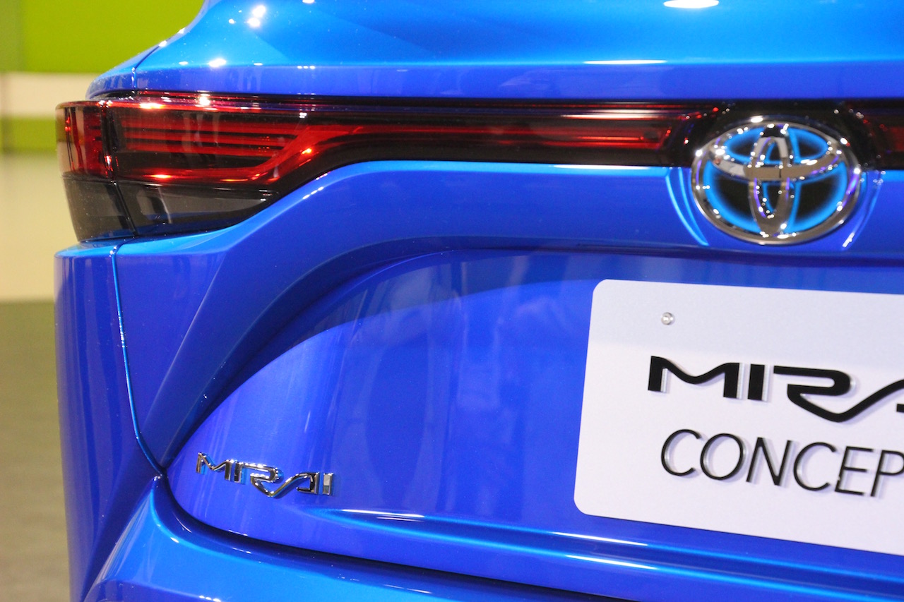 「トヨタ・クラウンと同じホイールベース、「6ライト」ウインドウが採用された次期MIRAIのコンセプトカー「MIRAI Concept」が初公開【東京モーターショー2019】」の7枚目の画像