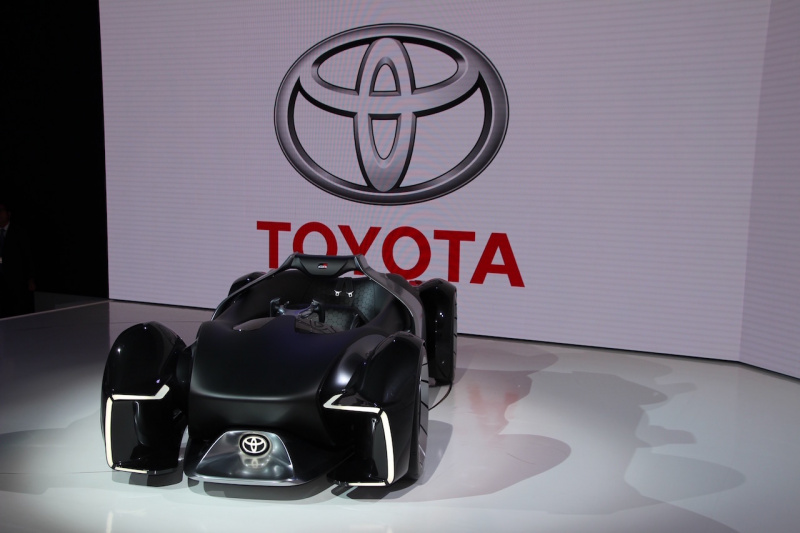 「トヨタから2人乗りEVスポーツカー「e-RACER」がサプライズで登場【東京モーターショー2019】」の12枚目の画像