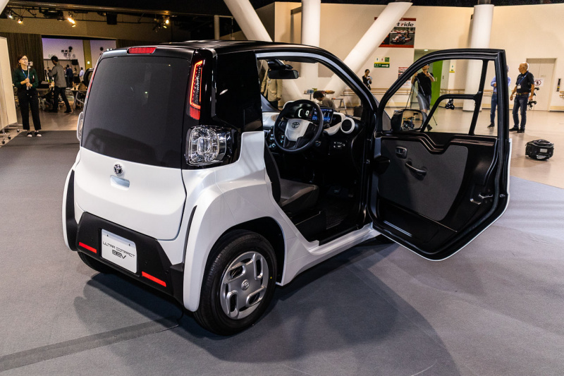 「シティコミューターとして約100kmの走行が可能。2020年冬頃に発売されるトヨタの超小型EVが初公開【東京モーターショー2019】」の2枚目の画像