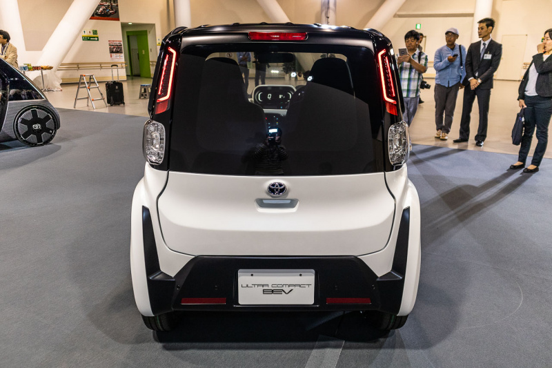 「シティコミューターとして約100kmの走行が可能。2020年冬頃に発売されるトヨタの超小型EVが初公開【東京モーターショー2019】」の1枚目の画像