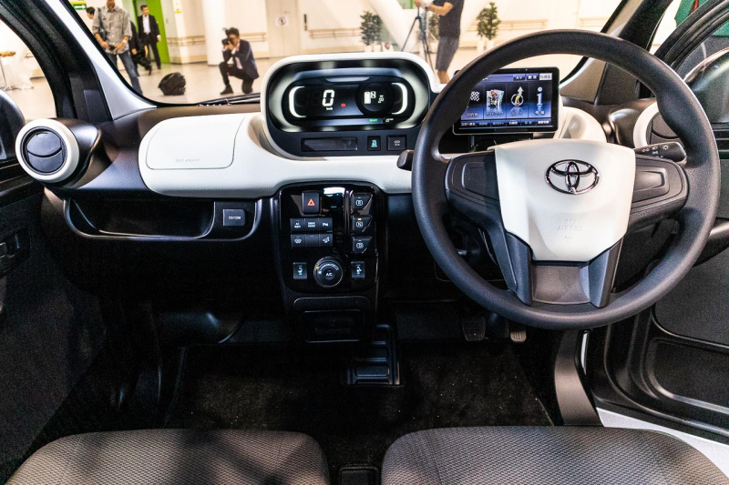 「シティコミューターとして約100kmの走行が可能。2020年冬頃に発売されるトヨタの超小型EVが初公開【東京モーターショー2019】」の7枚目の画像