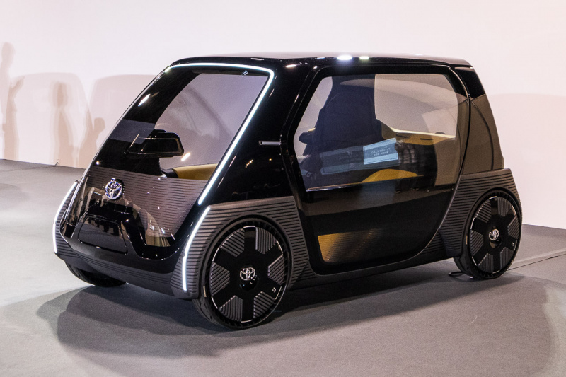 「シティコミューターとして約100kmの走行が可能。2020年冬頃に発売されるトヨタの超小型EVが初公開【東京モーターショー2019】」の16枚目の画像