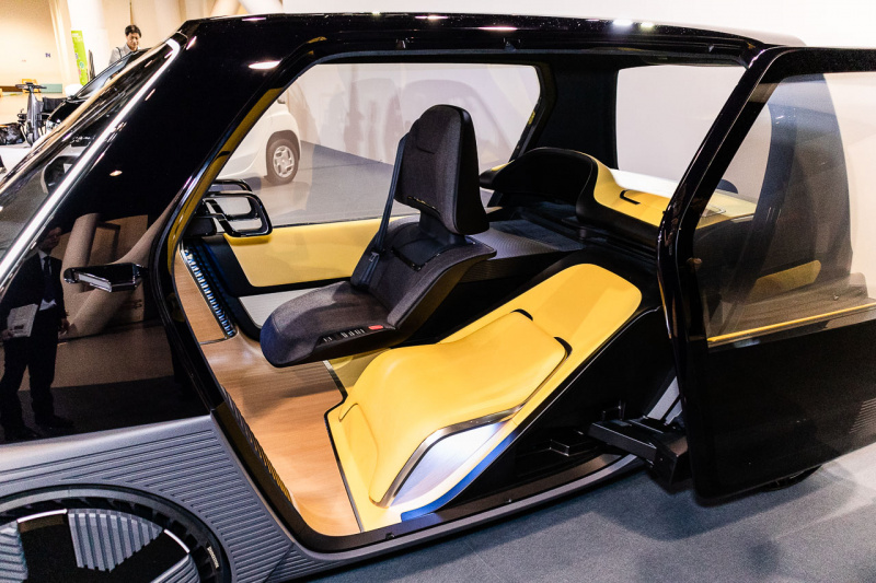 「シティコミューターとして約100kmの走行が可能。2020年冬頃に発売されるトヨタの超小型EVが初公開【東京モーターショー2019】」の14枚目の画像