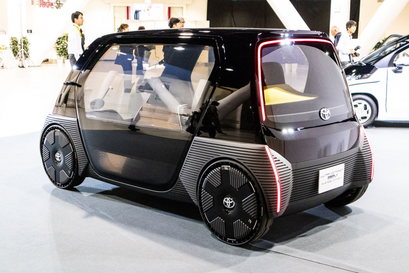 「シティコミューターとして約100kmの走行が可能。2020年冬頃に発売されるトヨタの超小型EVが初公開【東京モーターショー2019】」の15枚目の画像
