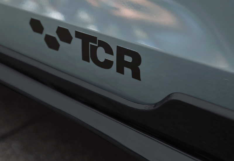 「フォルクスワーゲン・ゴルフGTIに史上最速・最強を誇る「ゴルフGTI TCR」が600台限定で設定。最高出力290PS、最大トルク380Nmで価格は5,098,000円【新車】」の9枚目の画像
