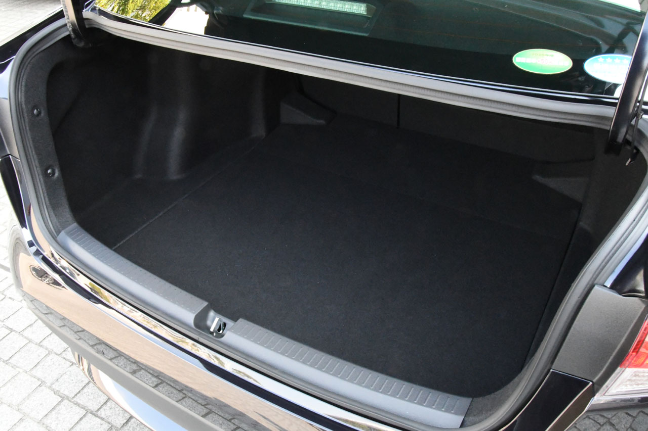 corollasedan_2019FMC_001 画像｜新型カローラは従来の領域から大きく