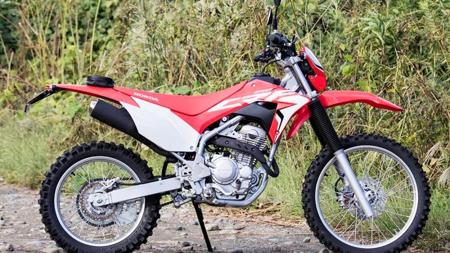 名車xr250の再来たる由縁は 扱い切れるリアルな戦闘力にあり ホンダcrf250f エンジン編 Clicccar Com