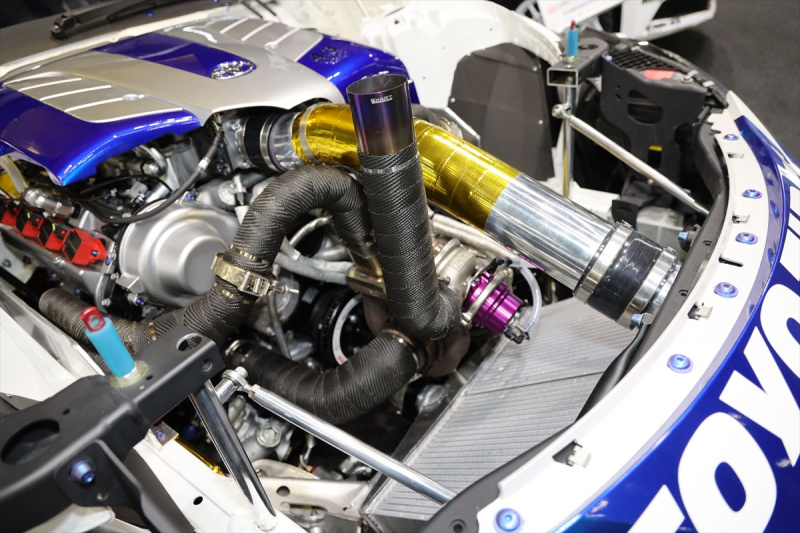 3UZ V8エンジンの上方排気