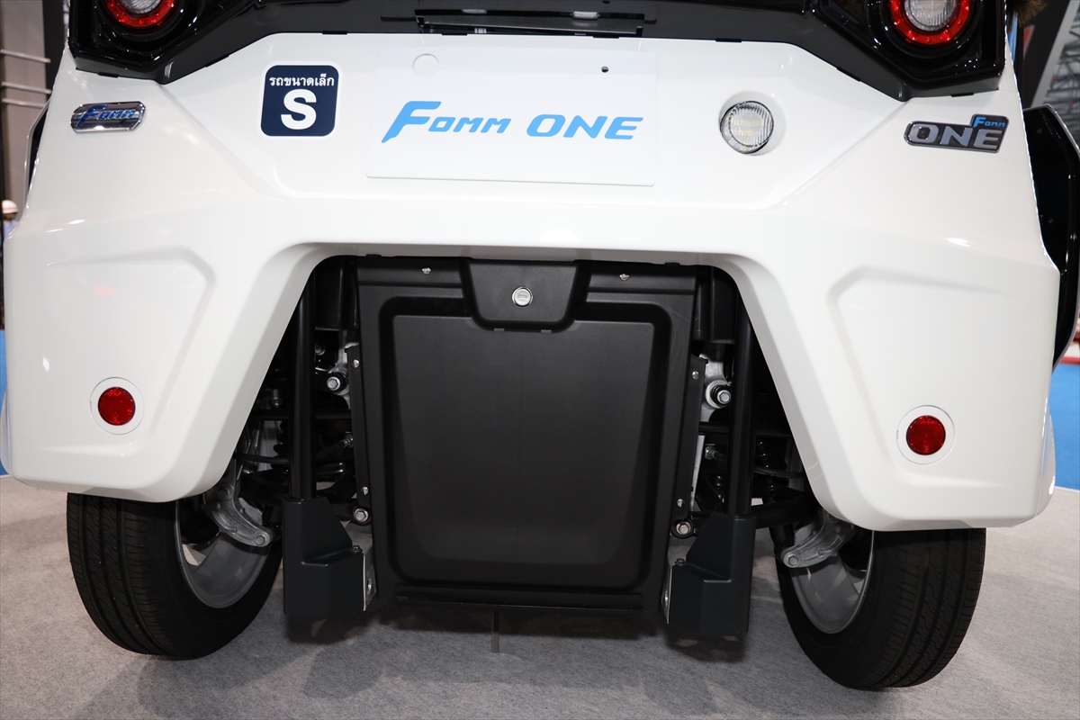 「いよいよ日本でも発売か？　ウワサの「水に浮く超小型電気自動車」FOMM ONE【東京モーターショー2019】」の9枚目の画像
