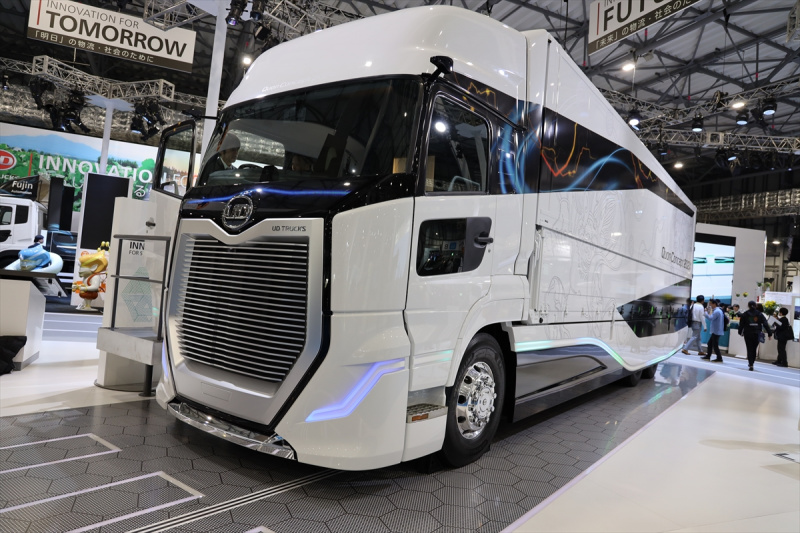 UDトラックスがレベル4自動運転のコンセプトトラックと場内EV走行可能