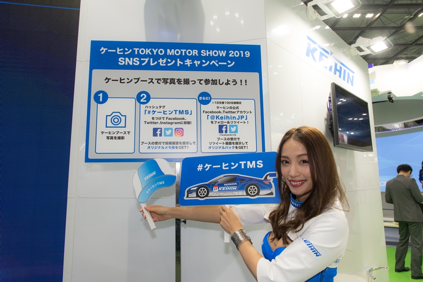 Tms19keihin004 画像 株式会社ケーヒンのブースは 青と白のセクシー美女の競艶 東京モーターショー19 Clicccar Com
