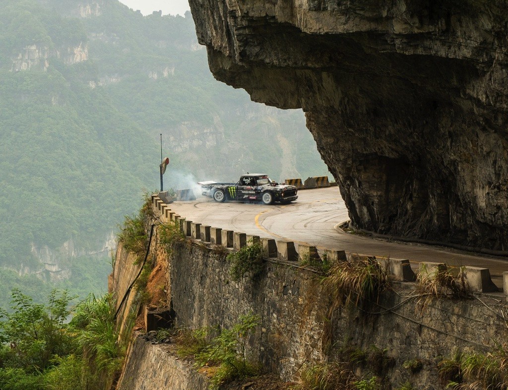 「ケン・ブロックが中国の断崖絶壁でデンジャラス・ドリフト！ 新作ムービー「クライムカーナ2」が公開！」の3枚目の画像