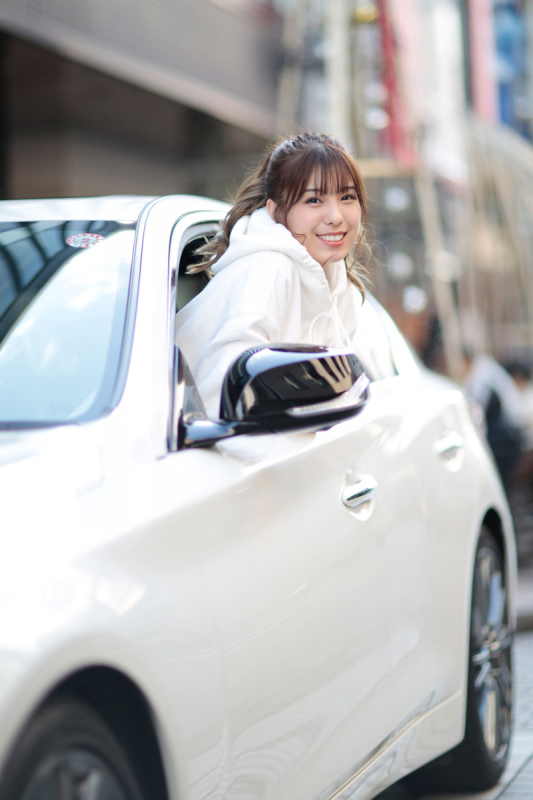 「元AKB48小嶋菜月×日産スカイライン400R【注目モデルでドライブデート!? Vol.22】」の3枚目の画像