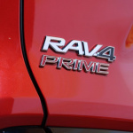 「トヨタ車ではスープラの次に速い!?　RAV4プラグインハイブリッドの凄さは加速性能【LAオートショー2019】」の1枚目の画像ギャラリーへのリンク