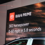 「トヨタ車ではスープラの次に速い!?　RAV4プラグインハイブリッドの凄さは加速性能【LAオートショー2019】」の4枚目の画像ギャラリーへのリンク
