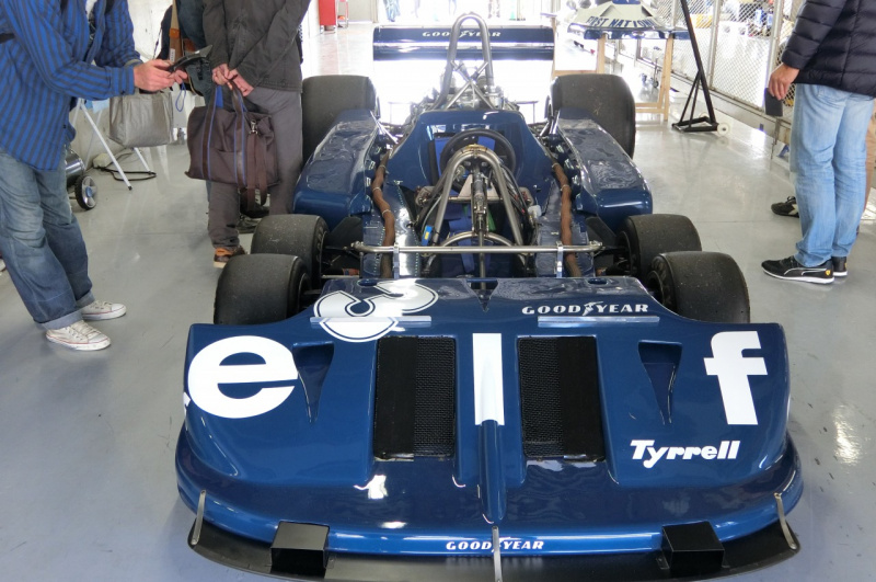 「伝説の6輪F1マシン、Tyrrell P34がやってきた！カウルが外れている貴重な瞬間を目撃【SUZUKA Sound of ENGINE2019】」の14枚目の画像