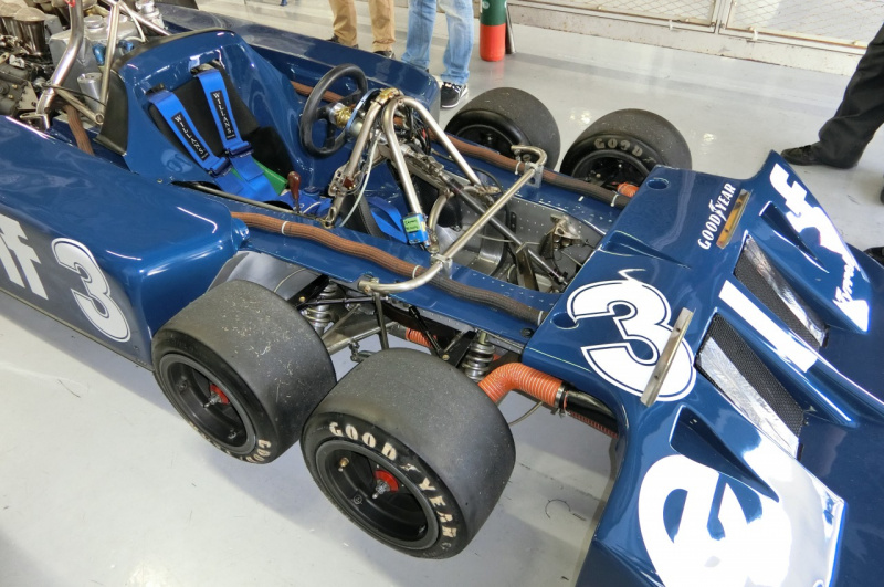 「伝説の6輪F1マシン、Tyrrell P34がやってきた！カウルが外れている貴重な瞬間を目撃【SUZUKA Sound of ENGINE2019】」の13枚目の画像