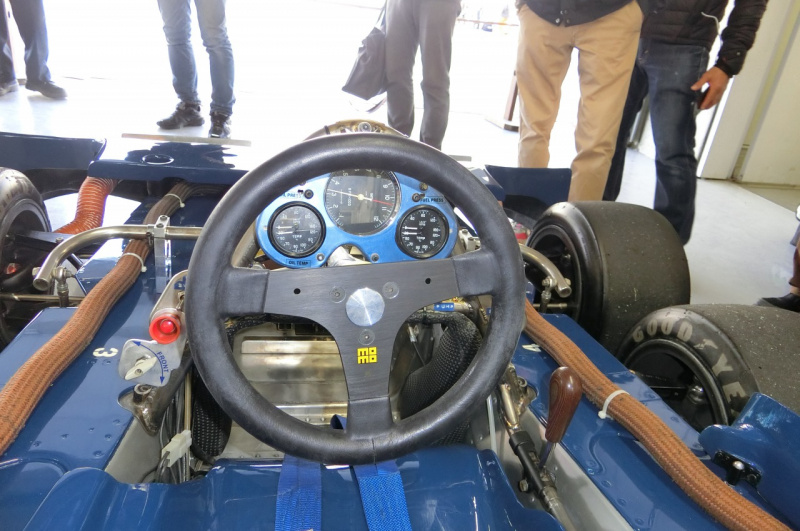「伝説の6輪F1マシン、Tyrrell P34がやってきた！カウルが外れている貴重な瞬間を目撃【SUZUKA Sound of ENGINE2019】」の9枚目の画像