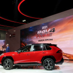 RAV4 プラグインハイブリッド。実は装備もちょっと違う【LAオートショー2019】 - E01