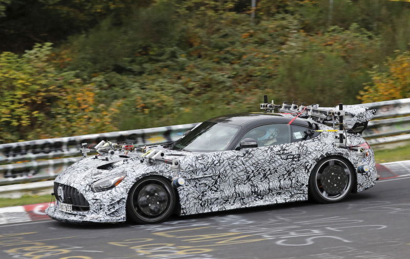 「センサー付けすぎの驚愕スタイル！　メルセデス AMG GT Rブラックシリーズ開発車両をキャッチ」の5枚目の画像