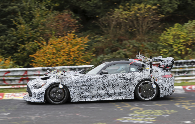 「センサー付けすぎの驚愕スタイル！　メルセデス AMG GT Rブラックシリーズ開発車両をキャッチ」の7枚目の画像