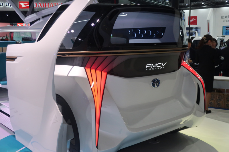 「トヨタ車体・PMCV Conceptは2030年のシンプル＆エモーショナルな近未来ミニバン【東京モーターショー2019】」の3枚目の画像