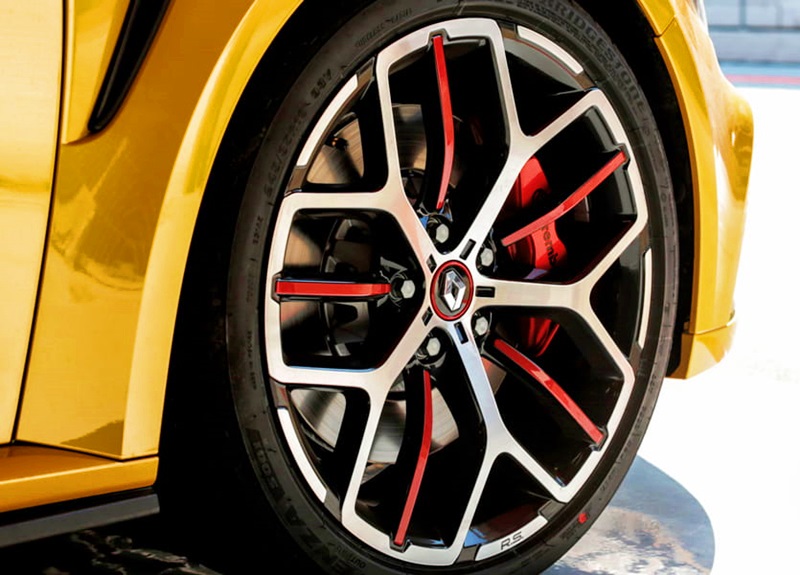 400万円台で手に入る ルノーの小粋なスポーツモデル メガーヌ R S トロフィー とは Clicccar Com