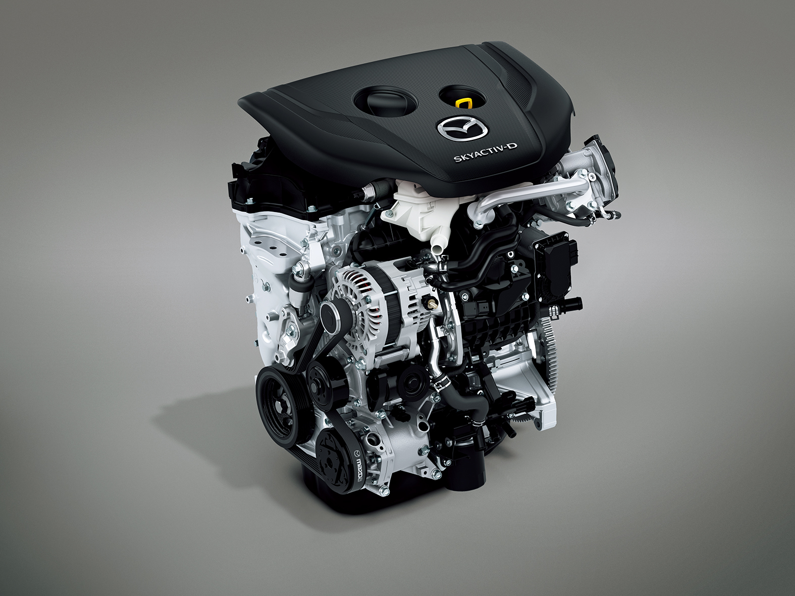 「クリーンディーゼルエンジン「SKYACTIV-D」搭載車が国内累計販売50万台を達成。国内の2台に1台はマツダ車になる計算」の5枚目の画像